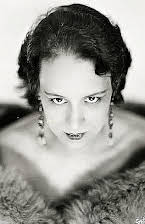 Georgia Backus como Miss Anderson