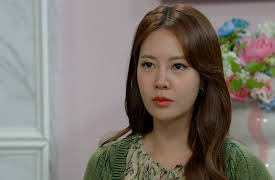 Woman in a Veil: 리조트에 애라가 있었다는 사실에 애라에 대한 의심이 커져만 가는 겨울