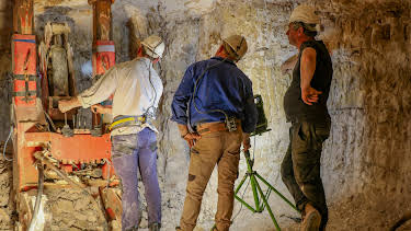 00:15: Outback Opal Hunters (S7 E11) (S7) | Discovery Channel | 4/6 2026