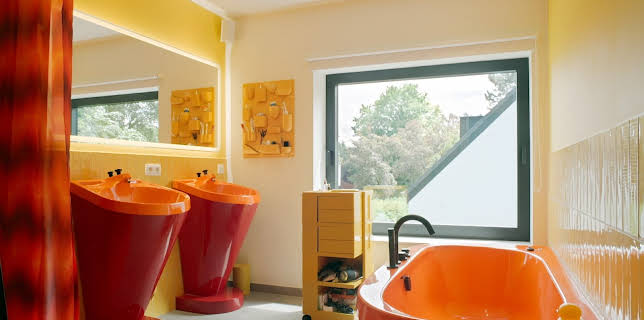 18:05: Designeventyret – 100 år med nordisk design: Psykedeliske tider 1960-1979 | NRK 2 | 11/2 2025