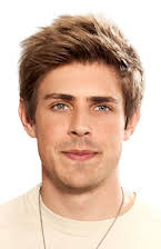 Chris Lowell som 