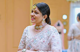 Say Yes to the Dress: India, Season 1: Aakanksha + Divya