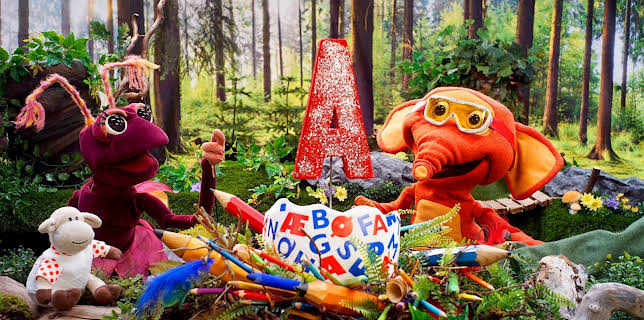 18:00: Fantorangens bokstaver: A for astronaut | NRK Tegnspraak | 3/17 2026