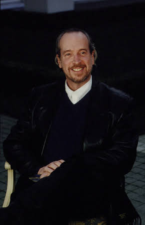 David Giler as 