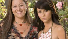 Entre fantasmas (T2): Ep.9 La maldición de la novena