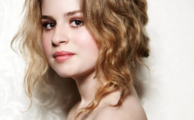 Allie Grant