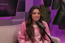 Dosis con Michelle Galván season-1: Mía McEwen: Querido Santa