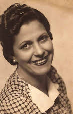 Guadalupe Muñoz Sampedro como Doña Agustina