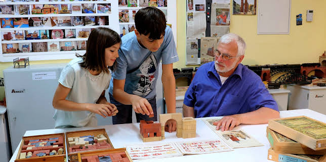 11:30: Stein auf Stein zum Welterfolg - Anker-Steinbaukästen aus Rudolstadt | 3SAT | 12/22 2025