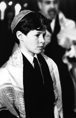 Noam Zylberman as 