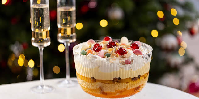 7:25 AM: John and Lisa's Weekend Kitchen (S10 E9) (S10) | Itv Be | 12/27 2025