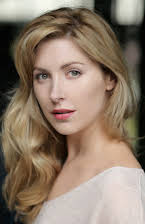 Emma Hamilton como Dara