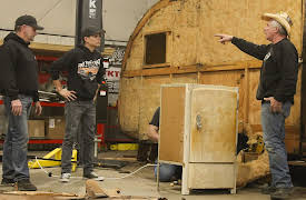 Street Outlaws: Farmtruck and AZN, Season 1: The Airscream