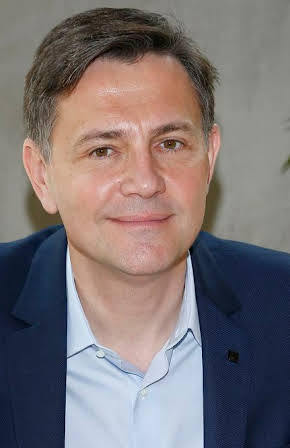 Krzysztof Ibisz as 