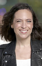 Lauren Schmidt Hissrich som 