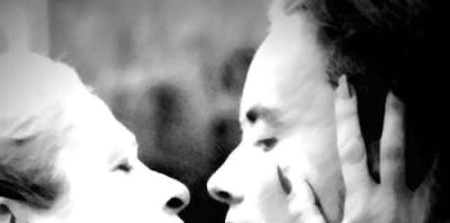 Edie & Thea: A Very Long Engagement (2009)