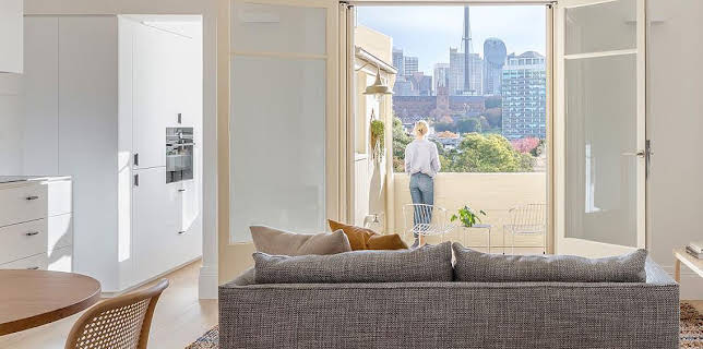 20:05: Documental  Nunca Es Demasiado Pequeño | LA 2 | 12/25 2025