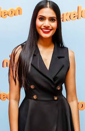 Rizelle Januk as 