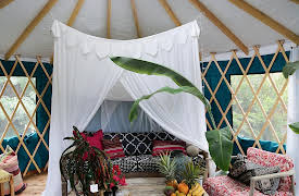 Love Yurts, Season 1: Waterside Yurt