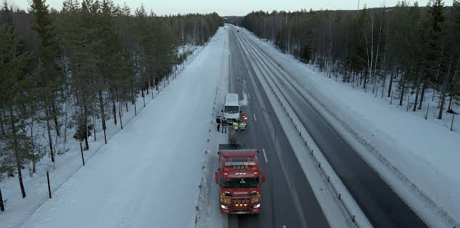 01:50: Frusna vägar (S14 E1) (S14) | TV3 | 12/18 2025