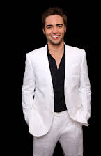 Drew Tyler Bell como 