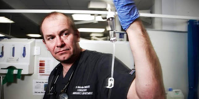 9:00 PM: 24 Hours in A&E | More 4 | 11/20 2025