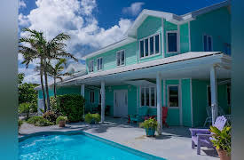 Bahamas Life, Season 1: Traffic Jams to Golf Carts
