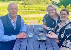 Kirstie and Phil's Love It or...