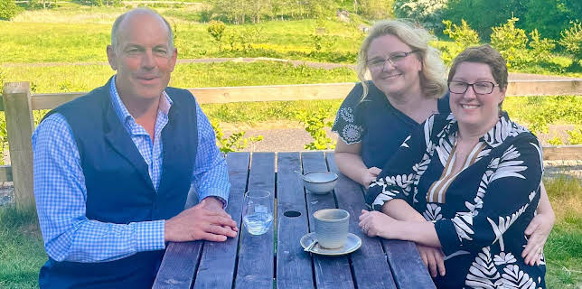 8:00 PM: Kirstie and Phil's Love It or... | 4 Seven | 2/14 2026