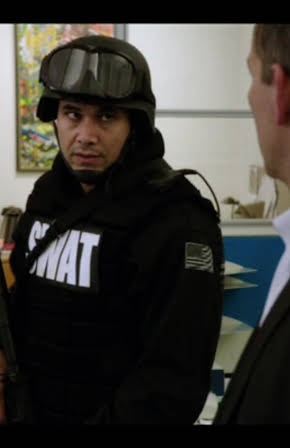 Rafael Poueriet as Officer Johnson