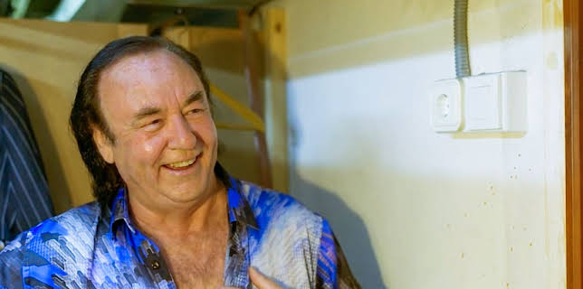 9:00 AM: Bargain-Loving Brits in the Sun (S9 E4) (S9) | 5 Star | 11/4 2025