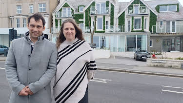 3:50 PM: Four in a Bed | Channel 4 | 12/31 2025