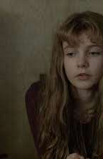 Eleanor Worthington-Cox como 