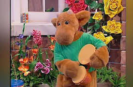 Elliot Moose: The Song Contest/New Crew/The Treasure/Comfy As A King