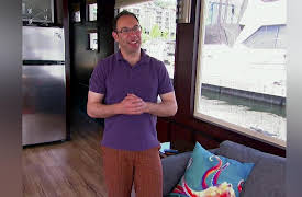 Extreme Houseboats Season 1: Setting Sail in Style