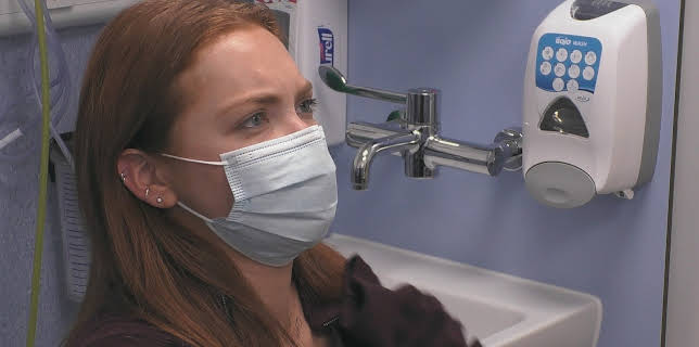 11:05 PM: 24 Hours in A&E | More 4 | 12/5 2025