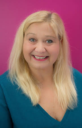 Marianna Alacchi as Bargain Hunter