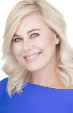 Erika Katz as Cynthia's Friend