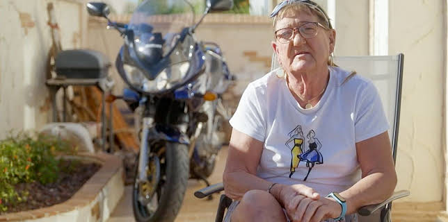 8:00 AM: Bargain-Loving Brits in the Sun (S8 E27) (S8) | 5 Star | 3/5 2026