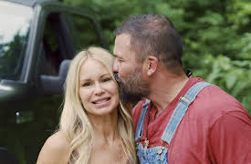 Love Off the Grid, Season 1: Will They or Won't They?