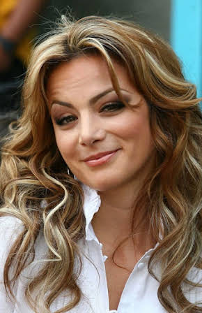 Silvia Navarro as 