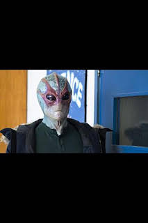 04:48: Resident Alien (T3): Ep.5 Tortolillo | SYFY | 1/10 2026