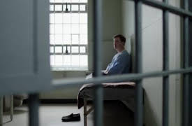 Somewhere Between: Alguien debe morir