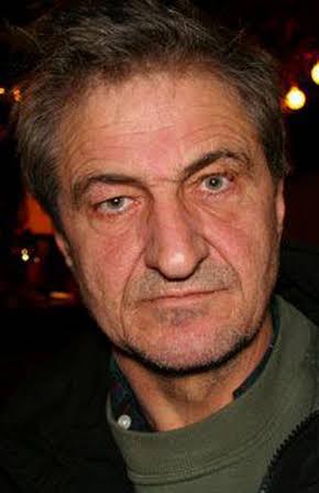 Finn Schau as 