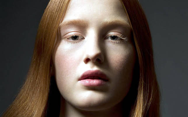 Bobbi Salvör Menuez