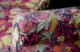 Outrageous Homes with Laurence Llewelyn Bowen: Episode 4