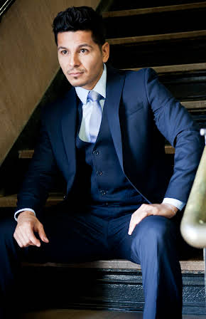 Alberto Barros Jr. as 