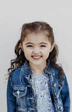 Sophia Daly som Ali Ingram