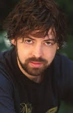 Joshua John Miller som Producer