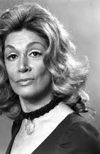 Sylvia Miles como 